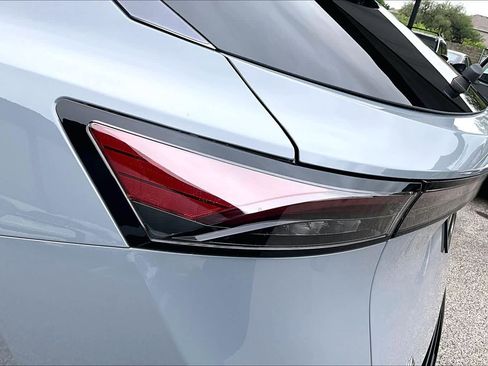 Used 2025 Nissan Ariya Platinum AWD/4WD image 28