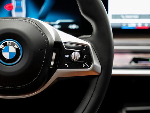 Used 2023 BMW i7 xDrive60 image 44