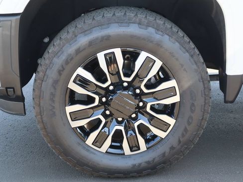 Used 2025 GMC Sierra 2500 Denali Ultimate AWD/4WD image 37