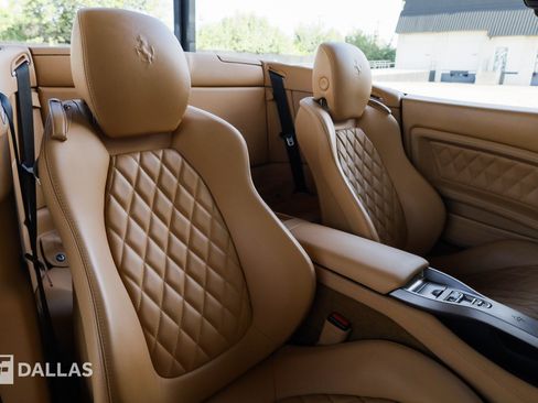 Used 2010 Ferrari California RWD image 41