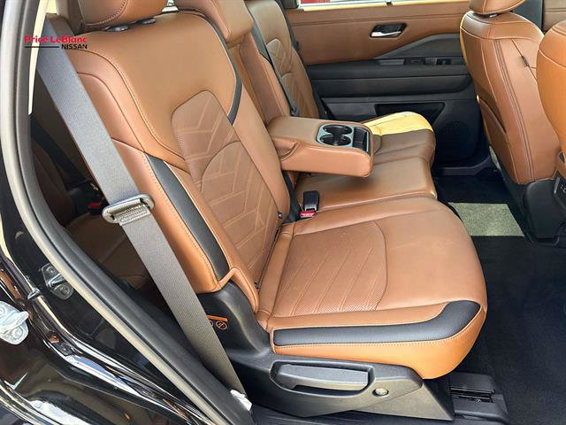 Certified 2025 Nissan Pathfinder Platinum w/ Cargo Package FWD image 9