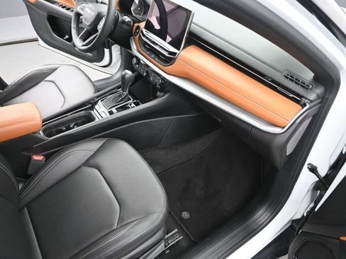 Used 2025 Jeep Compass Limited image 17