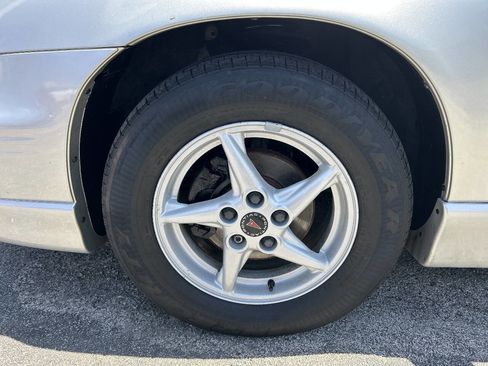 Used 2001 Pontiac Grand Prix GT w/ Opt Pkg 3 FWD image 18