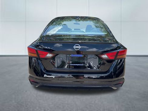 Used 2025 Nissan Altima 2.5 SV FWD image 3