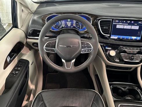 Used 2023 Chrysler Pacifica Limited w/ Uconnect Theater Family Group AWD/4WD image 18