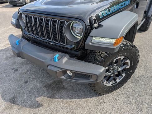 Used 2025 Jeep Wrangler Unlimited Rubicon 4xe w/ Convenience Group image 13