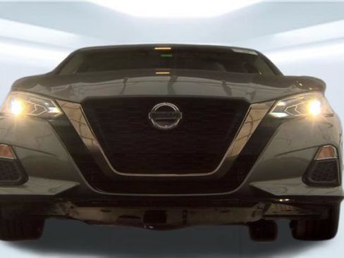 Used 2022 Nissan Altima 2.5 SR FWD image 10