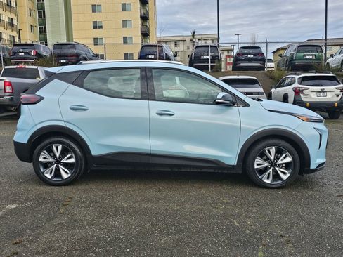 Used 2022 Chevrolet Bolt EUV LT w/ Convenience Package image 8