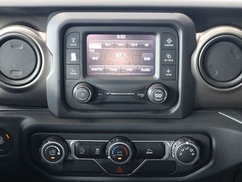 Used 2020 Jeep Gladiator Sport image 29