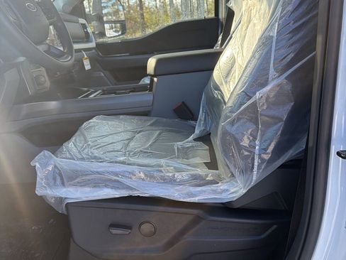 New 2026 Ford F450 XLT w/ XLT Premium Package image 18