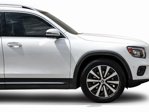 Used 2022 Mercedes-Benz GLB 250 w/ Premium Package Lite image 9