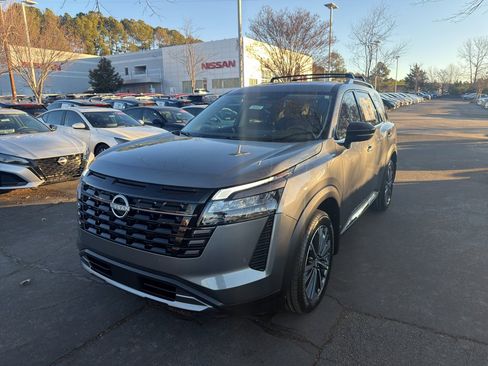 New 2026 Nissan Pathfinder Platinum image 3