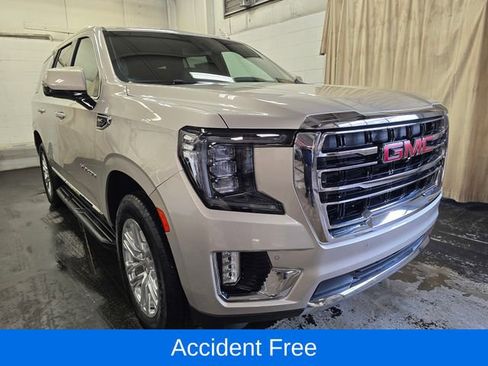 Certified 2024 GMC Yukon SLT w/ SLT Luxury Package AWD/4WD image 4