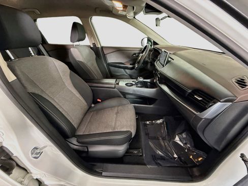 Used 2022 Nissan Rogue S FWD image 29