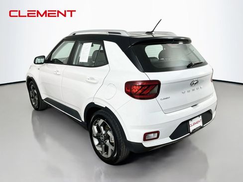 Used 2023 Hyundai Venue Limited FWD image 9