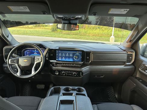 Used 2024 Chevrolet Silverado 1500 LT AWD/4WD image 15