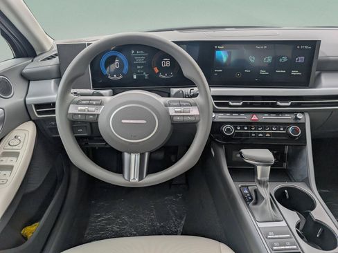 Used 2025 Hyundai Sonata SE FWD image 18