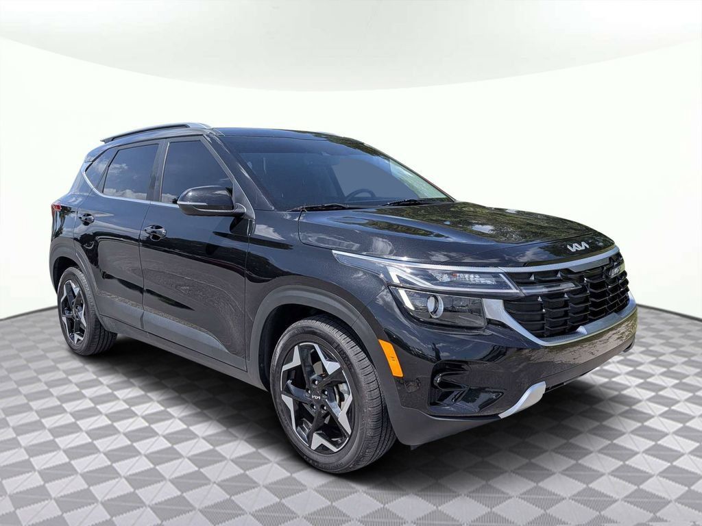 Used 2024 Kia Seltos EX FWD image 2
