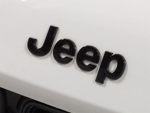 Certified 2023 Jeep Grand Cherokee Altitude image 12