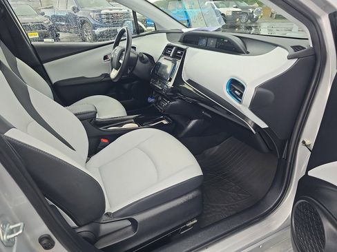 Used 2016 Toyota Prius Four image 16