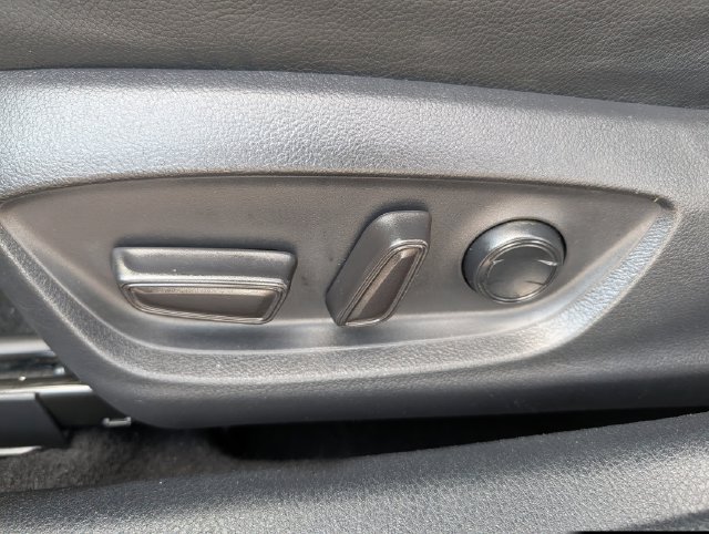 Used 2020 Toyota Camry SE FWD image 23