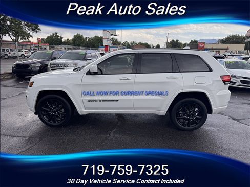 Used 2022 Jeep Grand Cherokee Laredo X AWD/4WD image 4