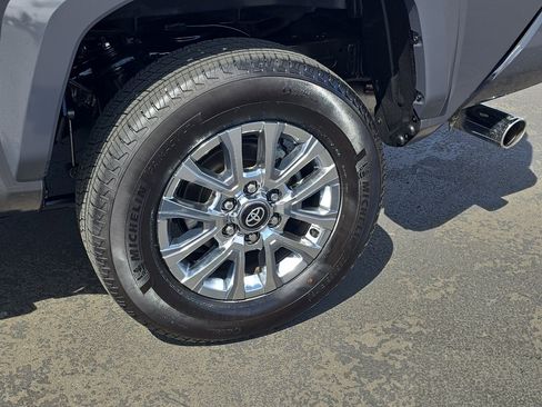 Used 2024 Toyota Tacoma Limited w/ Limited Package (LT) image 12