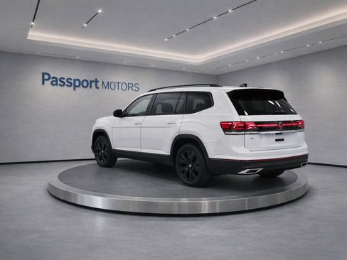 Used 2024 Volkswagen Atlas SE AWD/4WD image 6