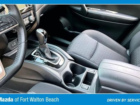 Used 2018 Nissan Rogue SV FWD image 15