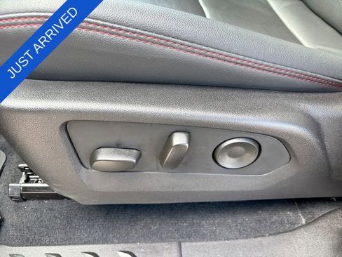 Used 2025 Chevrolet Colorado Z71 w/ Technology Package AWD/4WD image 12
