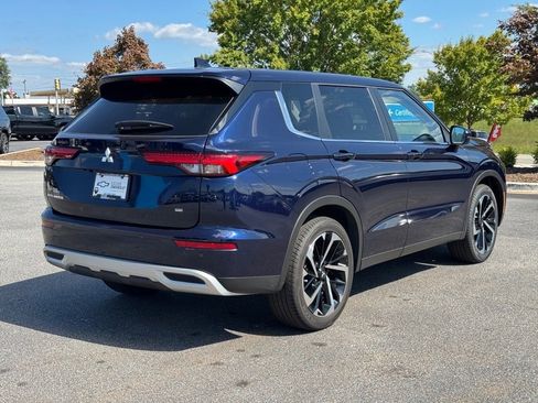 Used 2024 Mitsubishi Outlander SE image 3