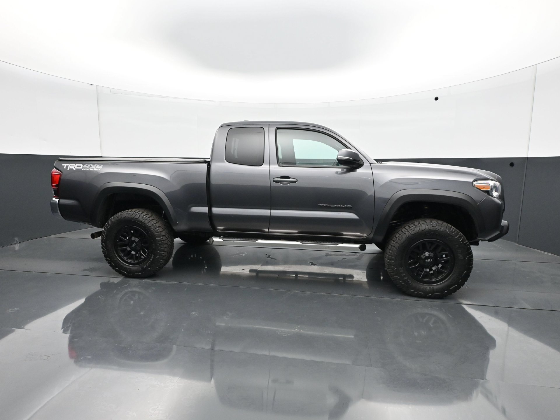 Used 2019 Toyota Tacoma TRD Off-Road AWD/4WD image 8