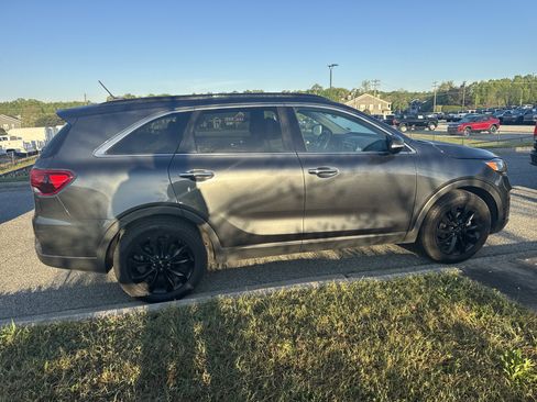 Used 2020 Kia Sorento S image 11