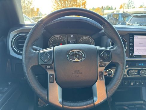 Used 2022 Toyota Tacoma TRD Off-Road image 21