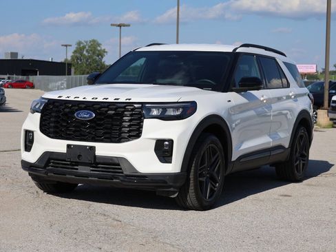 Used 2025 Ford Explorer ST-Line w/ Premium Package AWD/4WD image 6