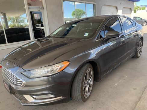 Used 2017 Ford Fusion SE w/ Equipment Group 201A FWD image 3
