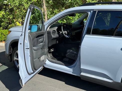Certified 2023 Honda Pilot Touring image 8