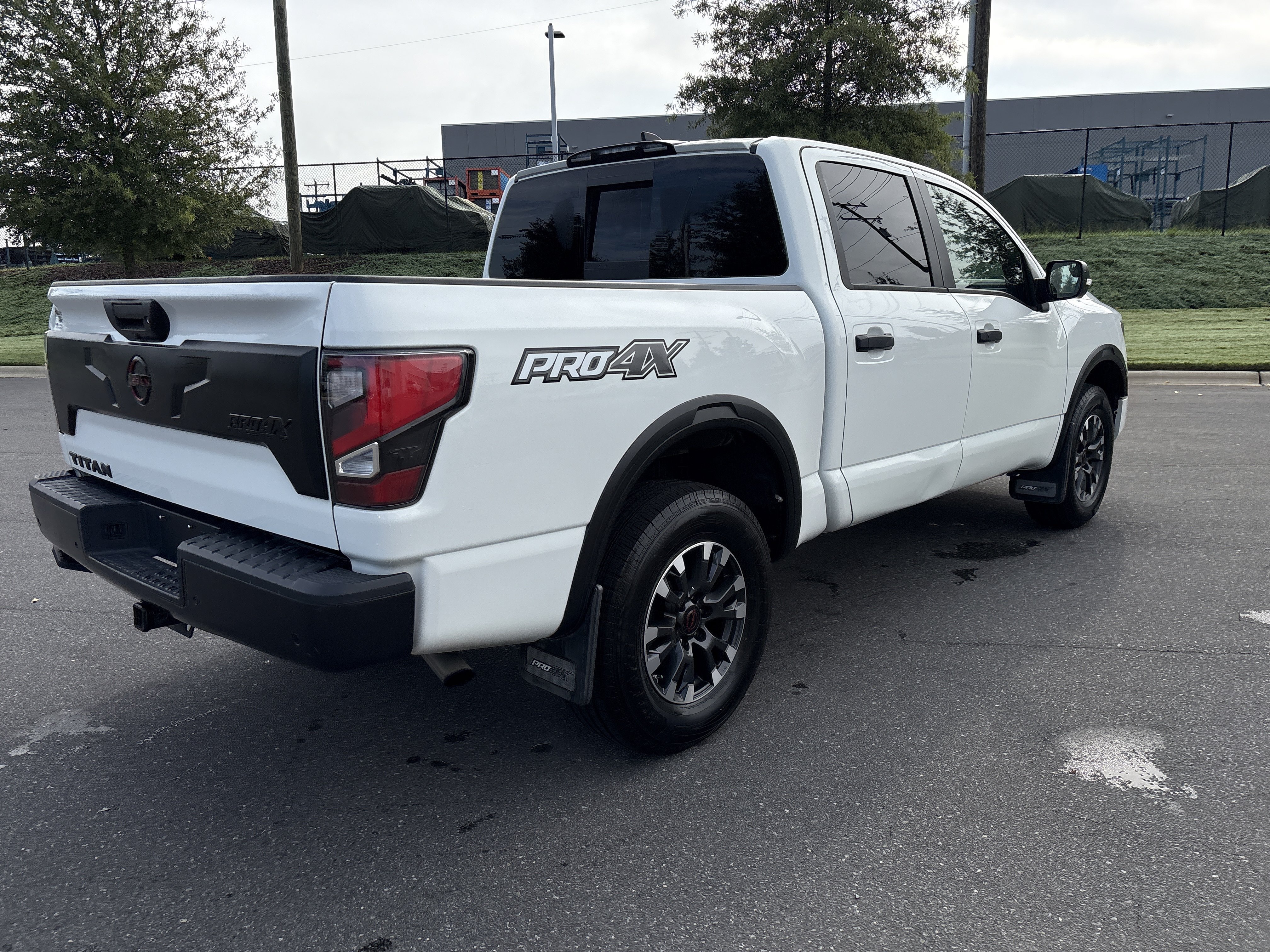 Used 2023 Nissan Titan PRO-4X w/ Pro-4x Convenience Package AWD/4WD image 9