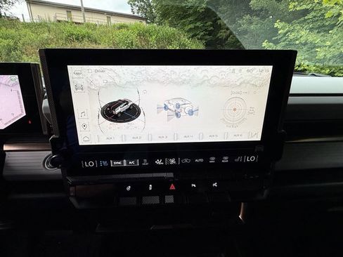 Used 2024 GMC Hummer EV 3X AWD/4WD image 24