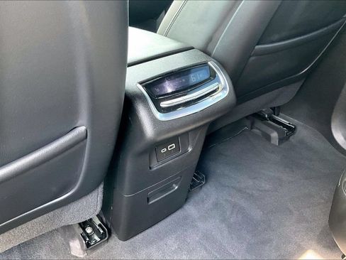 Used 2023 Cadillac XT6 Sport w/ Technology Package AWD/4WD image 10