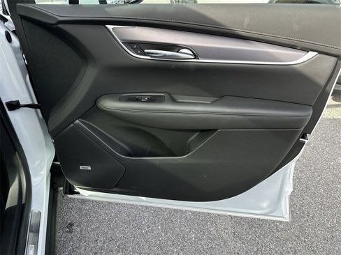 New 2025 Cadillac XT6 Luxury image 37