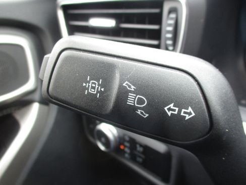 Used 2022 Ford Explorer XLT w/ Equipment Group 202A AWD/4WD image 13