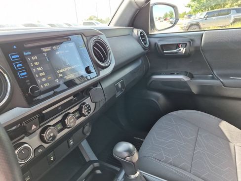 Used 2017 Toyota Tacoma TRD Sport w/ Tow Package (A/T) AWD/4WD image 27