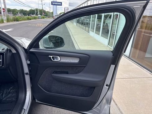 Used 2025 Volvo XC40 B5 Plus AWD/4WD image 13