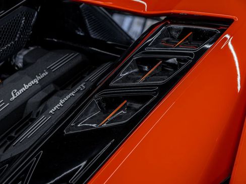 Used 2024 Lamborghini Revuelto AWD/4WD image 25