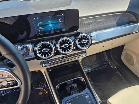 Used 2021 Mercedes-Benz GLB 250 4MATIC image 26