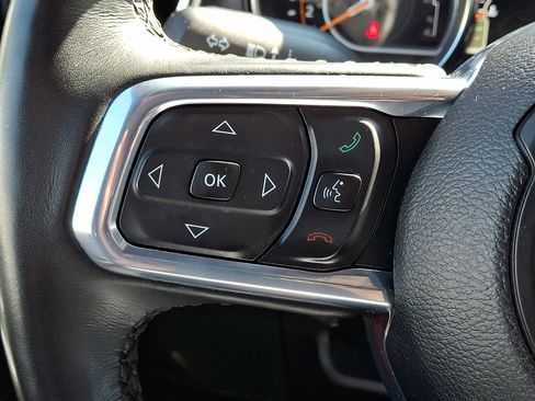 Used 2022 Jeep Wrangler Unlimited Sahara AWD/4WD image 22