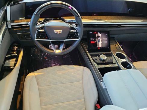 Used 2025 Cadillac Escalade V AWD/4WD image 10