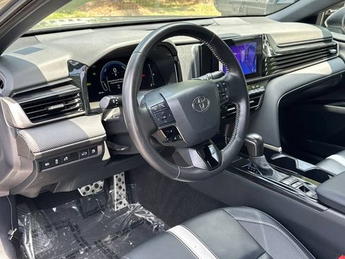Used 2025 Toyota Camry SE w/ Convenience Package FWD image 19