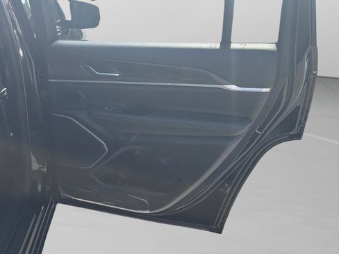 New 2026 Jeep Grand Cherokee L Limited RWD image 23